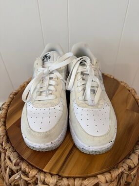 Nike White and Cream Low-Top Sneakers